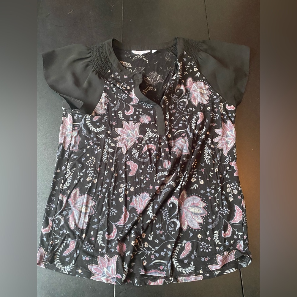 Womans short sleeve